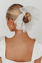 Hoda Lace Scrunchie White