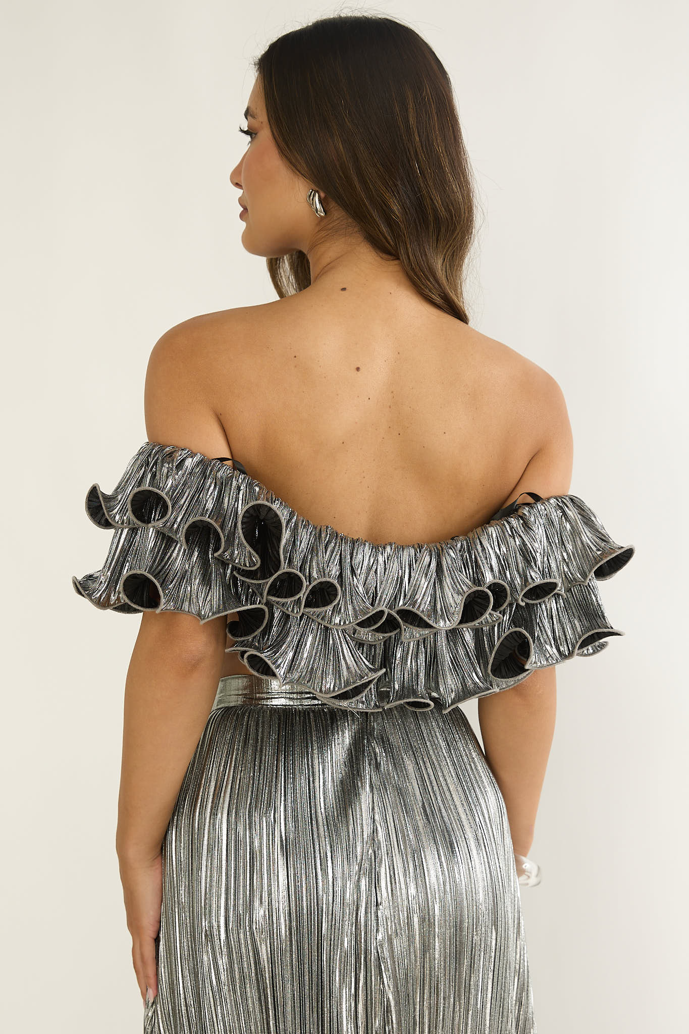 Amaria Off-Shoulder Lettuce Edge Crop Top Silver